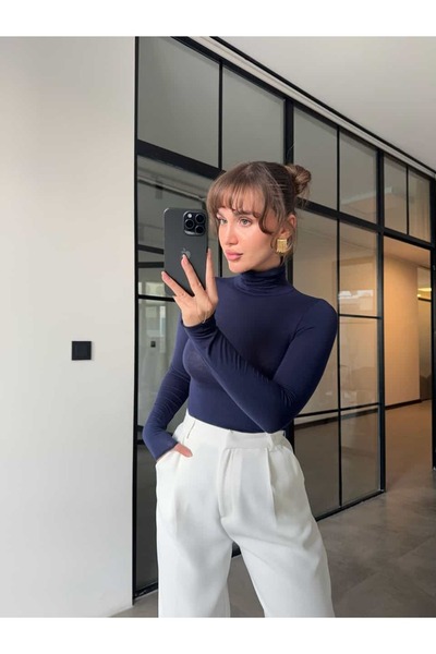 BB Bensu Buyruk Блуза с висока яка, тъмно синя, прозрачна