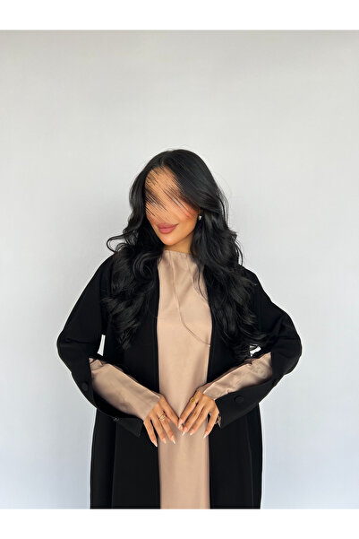 outline Black abaya with a free inner dress in earthy color