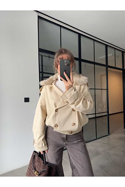 BB Bensu Buyruk YAKASI KÜRKLÜ KREM TRENÇKOT