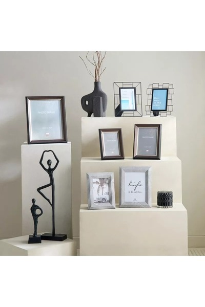 Generic 4 x 6 inch metal frame - 18 x 23 x 1 cm