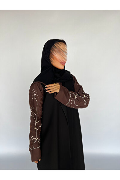 outline عباية بفستان متصل مطرز