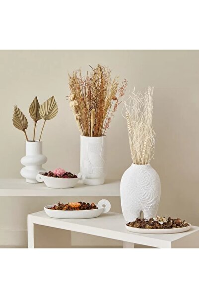 Generic Assorted dried herbs in a paper tray - 60 cm