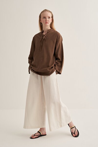 EBU Prive Γυναικεία μπλούζα από οργανικό βαμβάκι με λαιμόκοψη σε σχήμα V καφέ