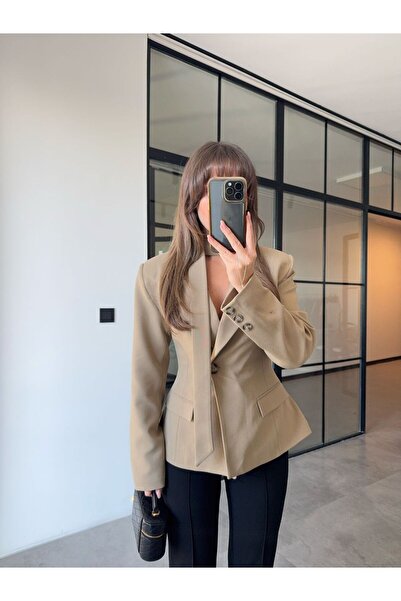 BB Bensu Buyruk BELDEN OTURTMALI FULARLI CAMEL BLAZER CEKET