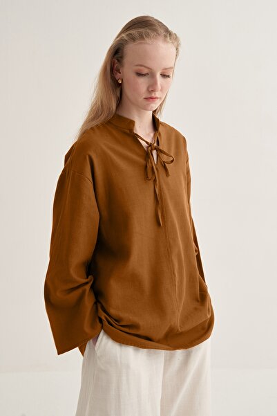 EBU Prive Γυναικεία μπλούζα από οργανικό βαμβάκι με λαιμόκοψη σε σχήμα V με κέλυφος καρυδιάς