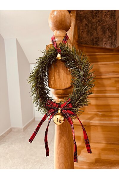 White Alamode Χριστουγεννιάτικο στολίδι για την πόρτα με καρό κορδέλα και πεύκο 20εκ