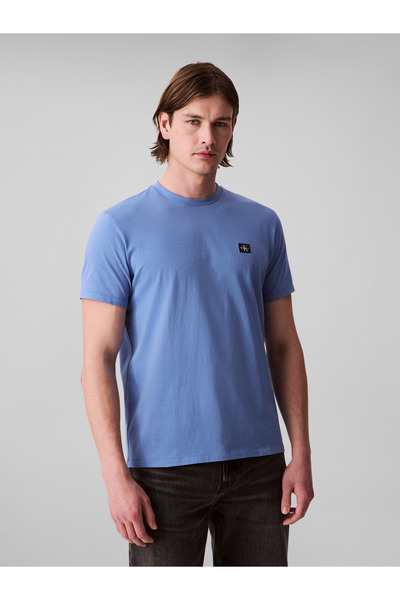 Calvin Klein تي شيرت رجالي من القطن بأكمام قصيرة باللون الأزرق النيلي الباهت
