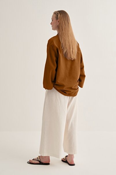 EBU Prive Γυναικεία μπλούζα από οργανικό βαμβάκι με λαιμόκοψη σε σχήμα V με κέλυφος καρυδιάς