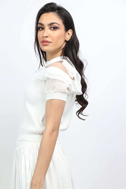 mica بلوزة سادة بأكمام قصيرة وكشكشة