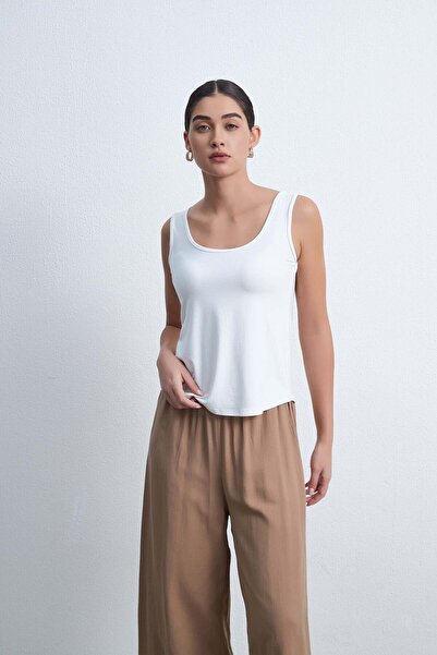 Livia Solid Sleeveless Top