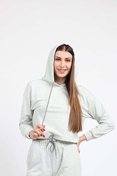 Kitschen بلوزة هودي قصيرة بأكمام طويلة