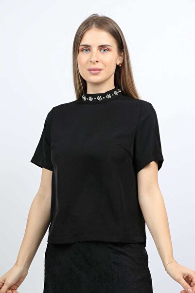 Nichii Solid Embroidered Collar Short-Sleeve Top