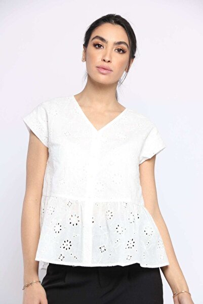 Nichii Lace V-Neck Short Top