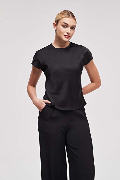 Livia بلوزة محبوكة سادة بطول الخصر