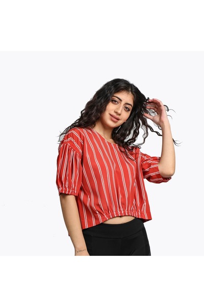 mica بلوزة مخططة قصيرة بأكمام نصفية