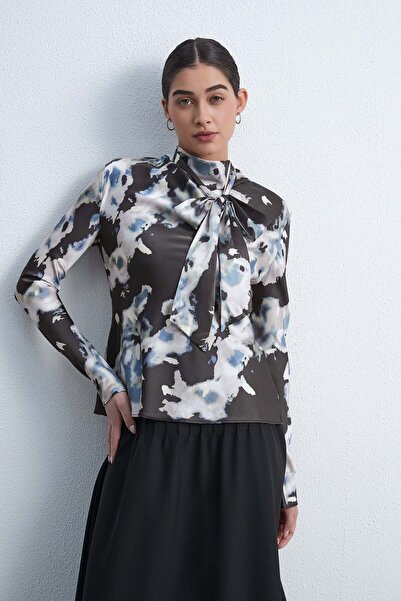 Livia بلوزة زهرية برقبة عالية وأكمام طويلة