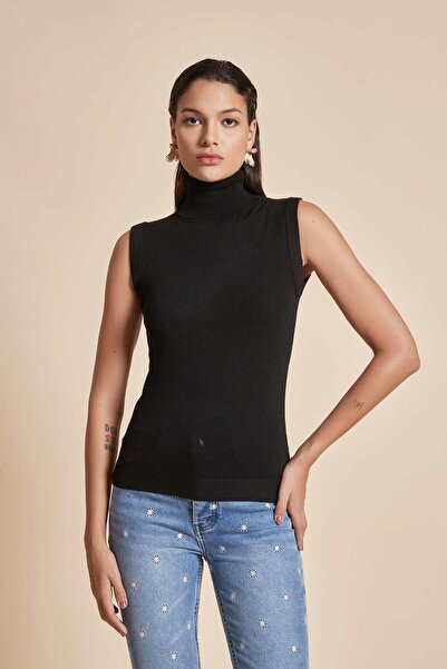 Yola Solid High Neck Sleeveless Top