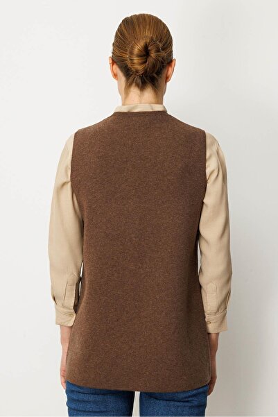 Desen Triko Дамски пуловер с V-образно деколте и джоб, плетен от вълна, цвят тъмно кафе