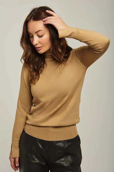 DALYDRESS Solid Long-Sleeve Top