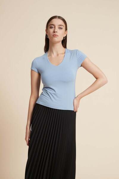 Yola Solid V-Neck Short Sleeve Top