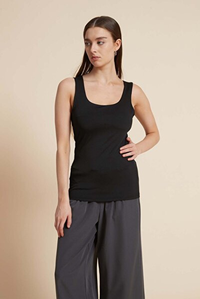 Yola Solid Sleeveless Square Neck Top