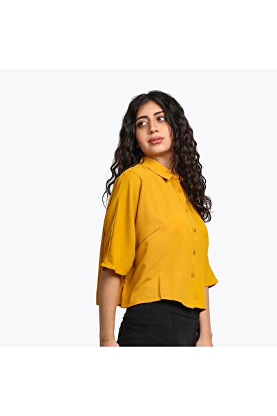 mica بلوزة قصيرة مع رقبة قصيرة