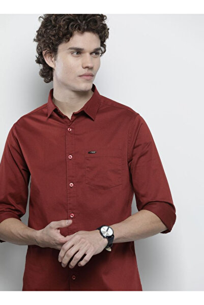 The Indian Garage Co By Styli قميص رجالي كاجوال سادة بقصّة Slim Fit بلون العنابي