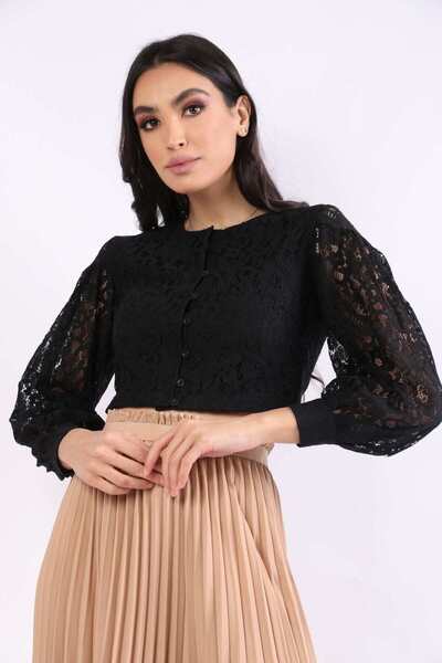 Nichii Lace Button-Front Half-Crop Top