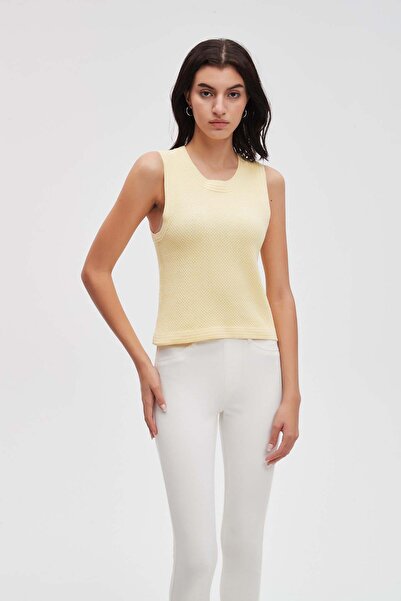 menta Solid Crew-Neck Top