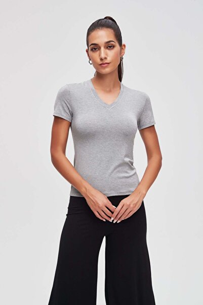 Livia Solid V-Neck Half Sleeve Top
