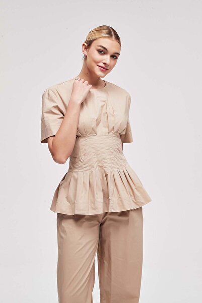 Livia بلوزة سادة مكشكشة بأكمام نصفية