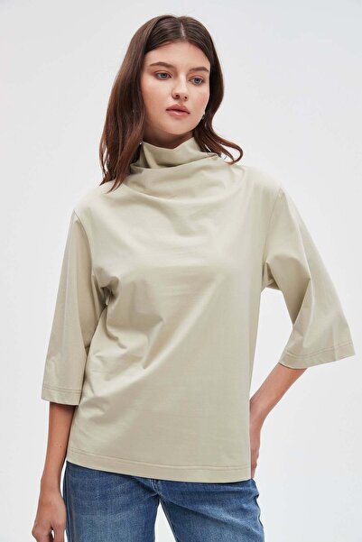 Livia Solid High-Neck 3/4-Sleeve Top
