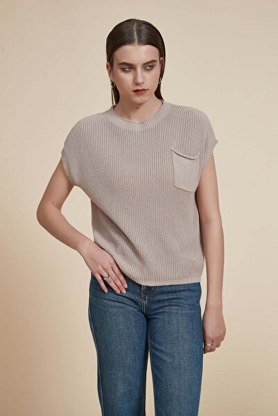 Yola Solid Lace Detail Short Sleeve Top