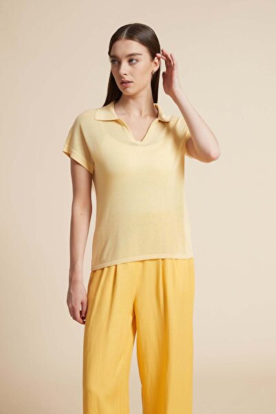 Yola Solid V-Neck Top