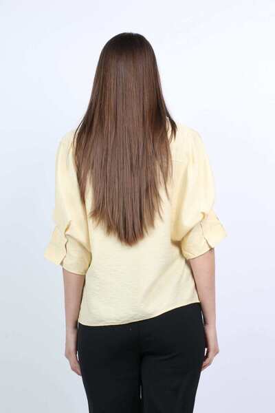 mica بلوزة مكشكشة بفتحة رقبة على شكل حرف V