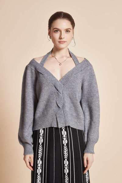 Yola Solid V-Neck Long Sleeve Top