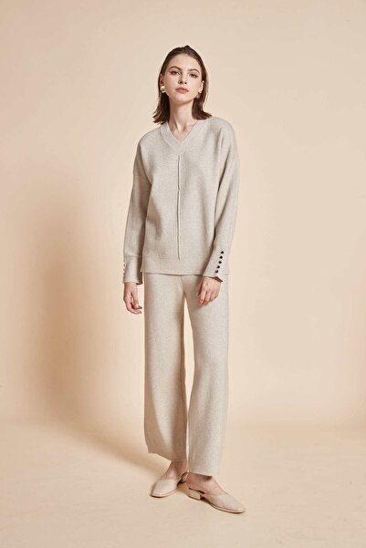 Yola Solid V-Neck Long Sleeve Top