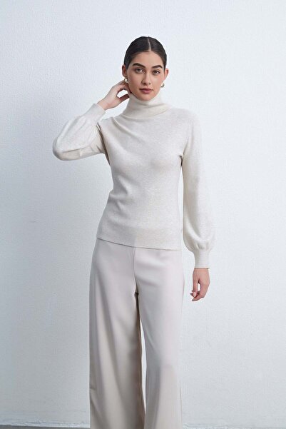 Livia بلوزة سادة برقبة عالية وأكمام طويلة