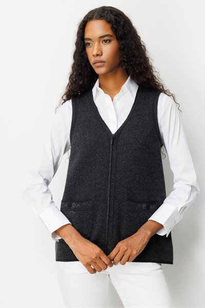 Desen Triko Women's V-Neck Pocket Embroidered Wool Vest Black