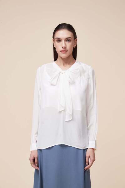 Yola Solid V-Neck Long Sleeve Top