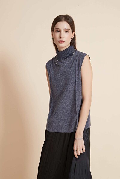 Yola Solid Turtleneck Sleeveless Top