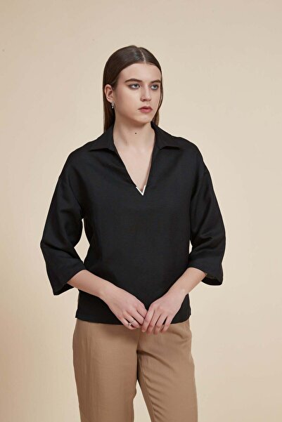 Yola Solid V-Neck Three-Quarter Sleeve Top