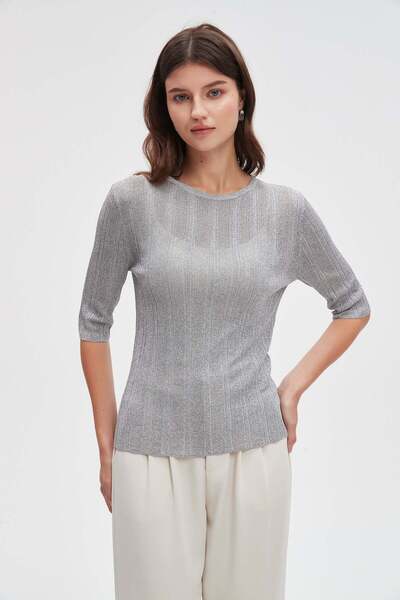 Livia بلوزة سادة قصيرة بأكمام نصفية