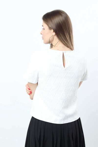 Nichii بلوزة قصيرة من القطن بنمط مثلث