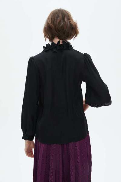 Nichii Solid Long-Sleeve Top