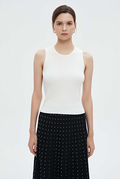 mica بلوزة سادة بدون أكمام