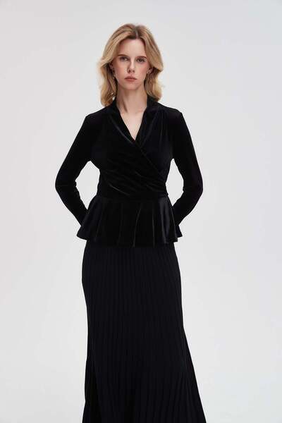 Nichii V-Neck Ruffle Long-Sleeve Top