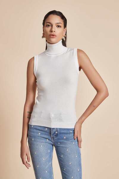 Yola Solid High Neck Sleeveless Top