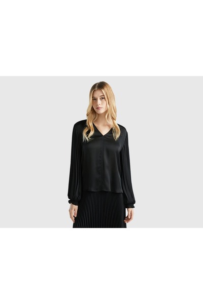 United Colors of Benetton Solid Pleated V-Neck Long Sleeve Top