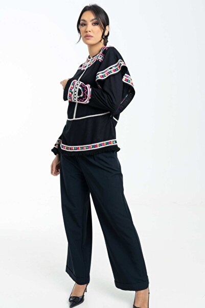 DALYDRESS Embroidered Long-Sleeve Top
